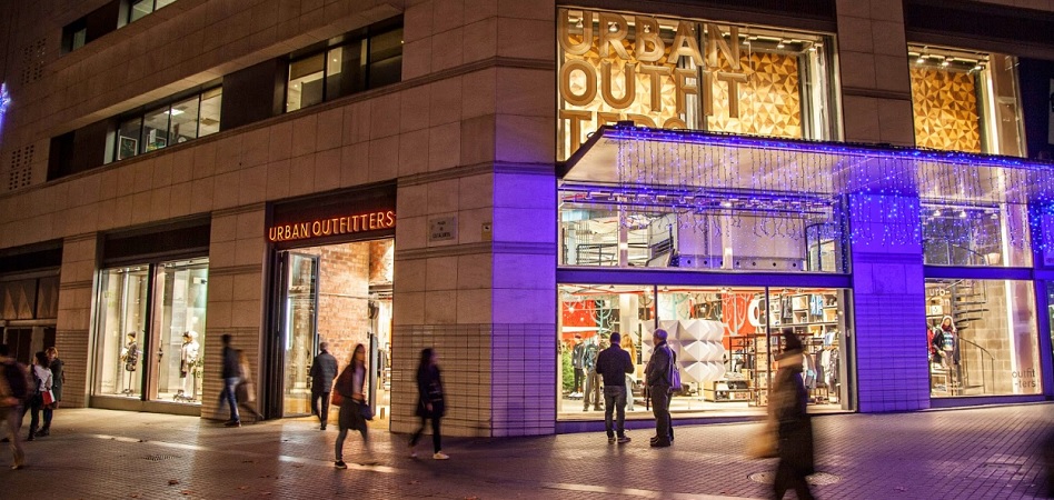 Urban Outfitters desafía la caída del consumo en España: busca su segunda tienda